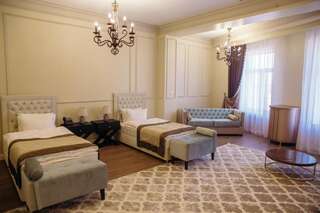 Отель Royal B Усть-Каменогорск Двухместный номер с 1 кроватью или 2 отдельными кроватями-1